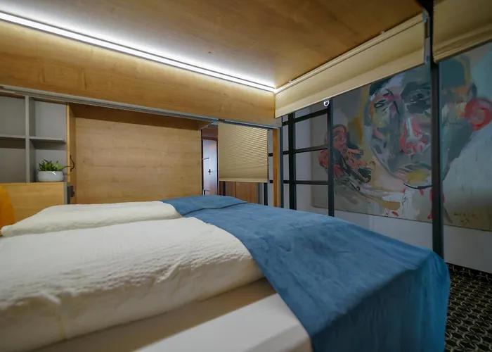 Chors Like A Hotel - 1St World Nft Block & Art Capsule Hostel Metachors